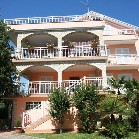 Apartments And Rooms Njivice Luaran gambar