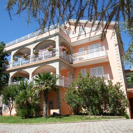 Apartments And Rooms Njivice Luaran gambar