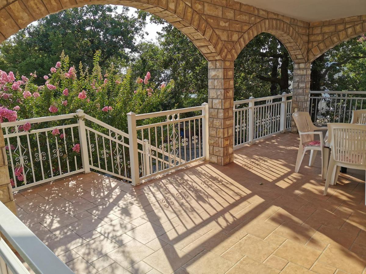 Apartments And Rooms Njivice Luaran gambar