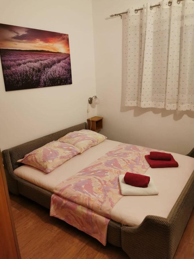 Apartments And Rooms Njivice Luaran gambar