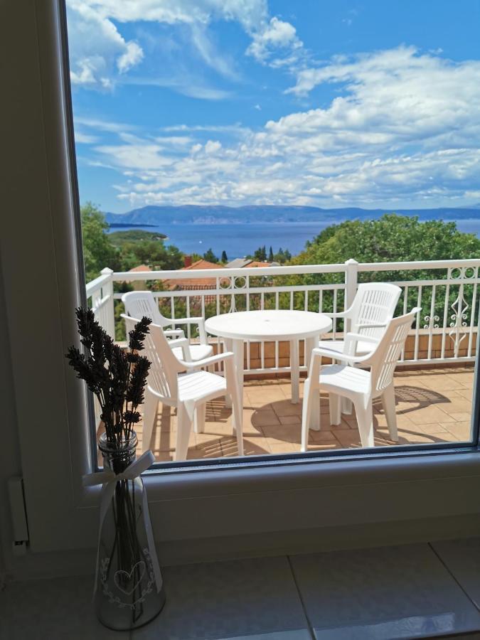 Apartments And Rooms Njivice Luaran gambar