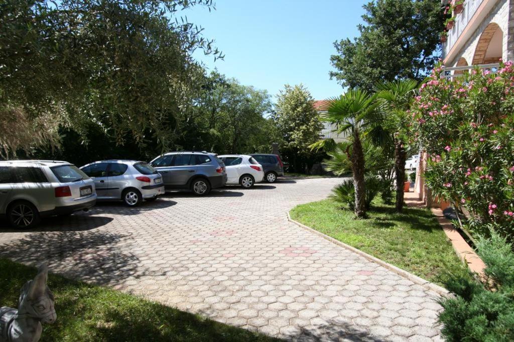 Apartments And Rooms Njivice Luaran gambar