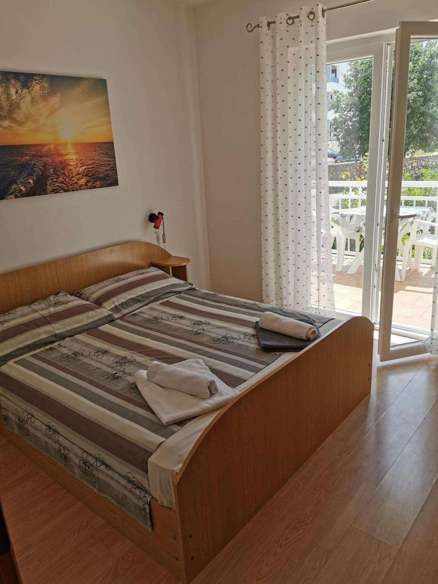 Apartments And Rooms Njivice Bilik gambar