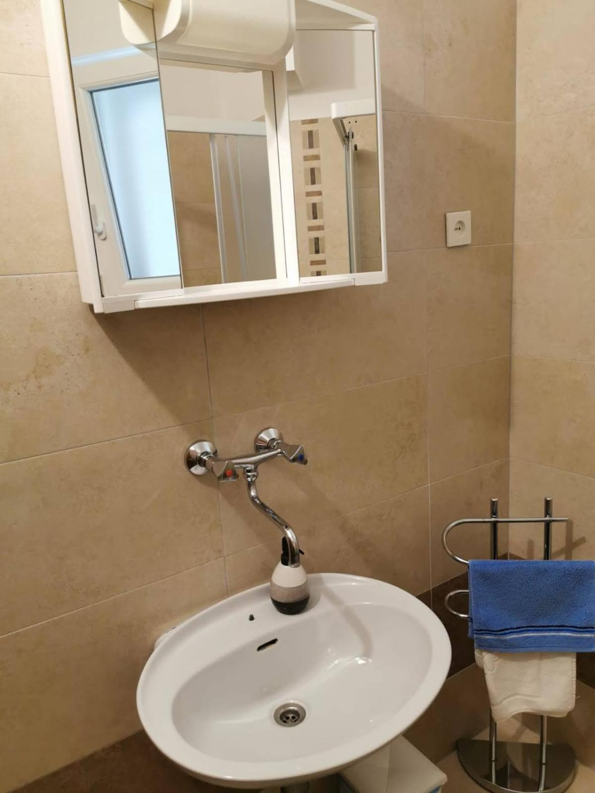 Apartments And Rooms Njivice Bilik gambar