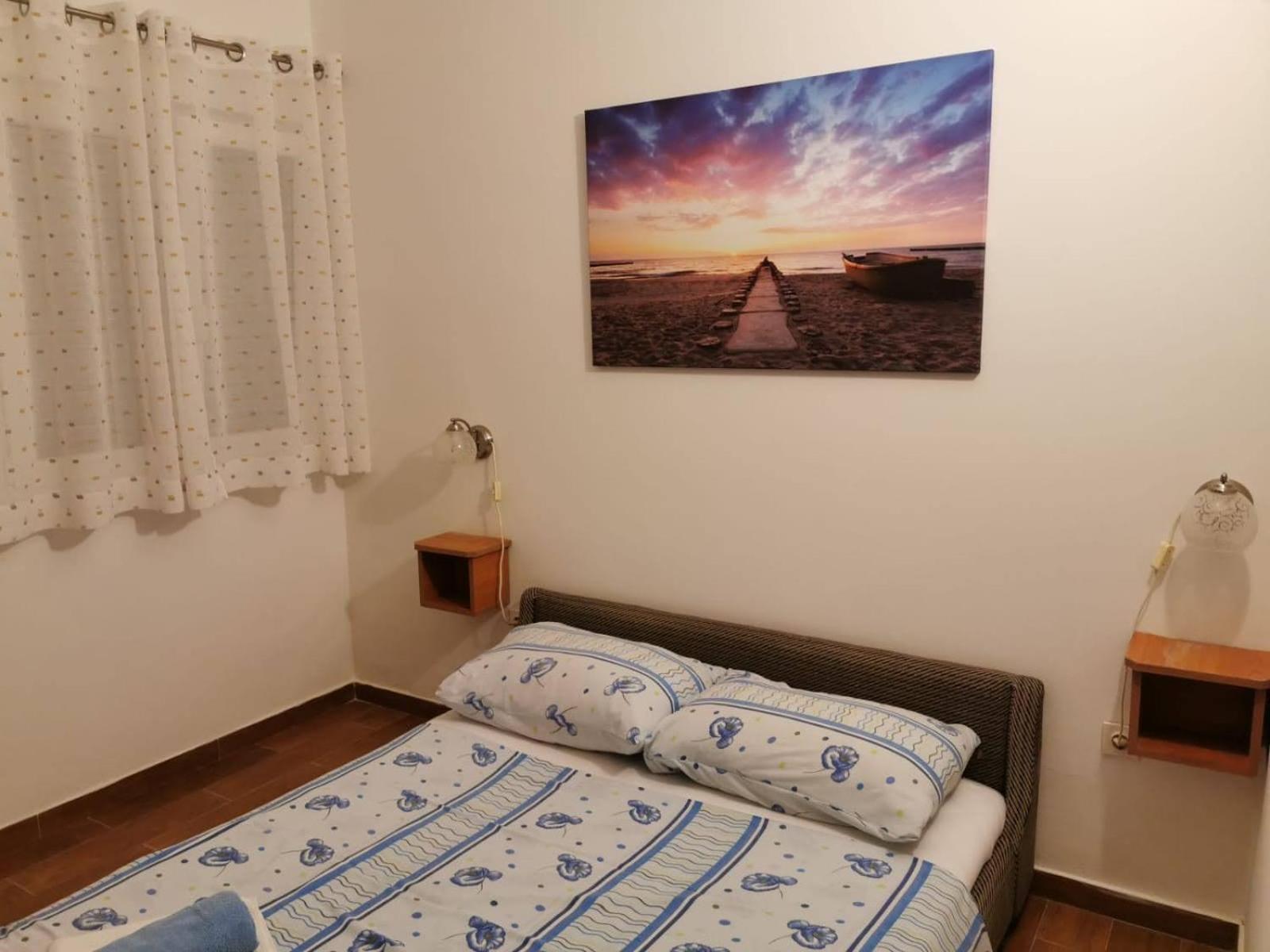 Apartments And Rooms Njivice Bilik gambar