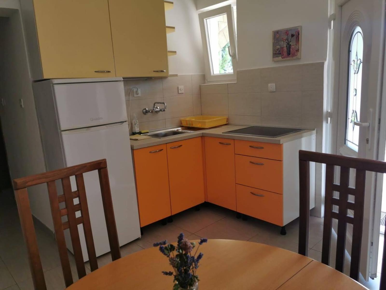 Apartments And Rooms Njivice Bilik gambar