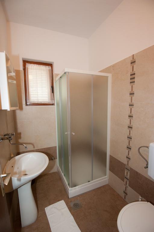 Apartments And Rooms Njivice Luaran gambar