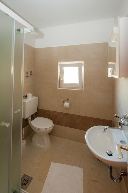 Apartments And Rooms Njivice Luaran gambar