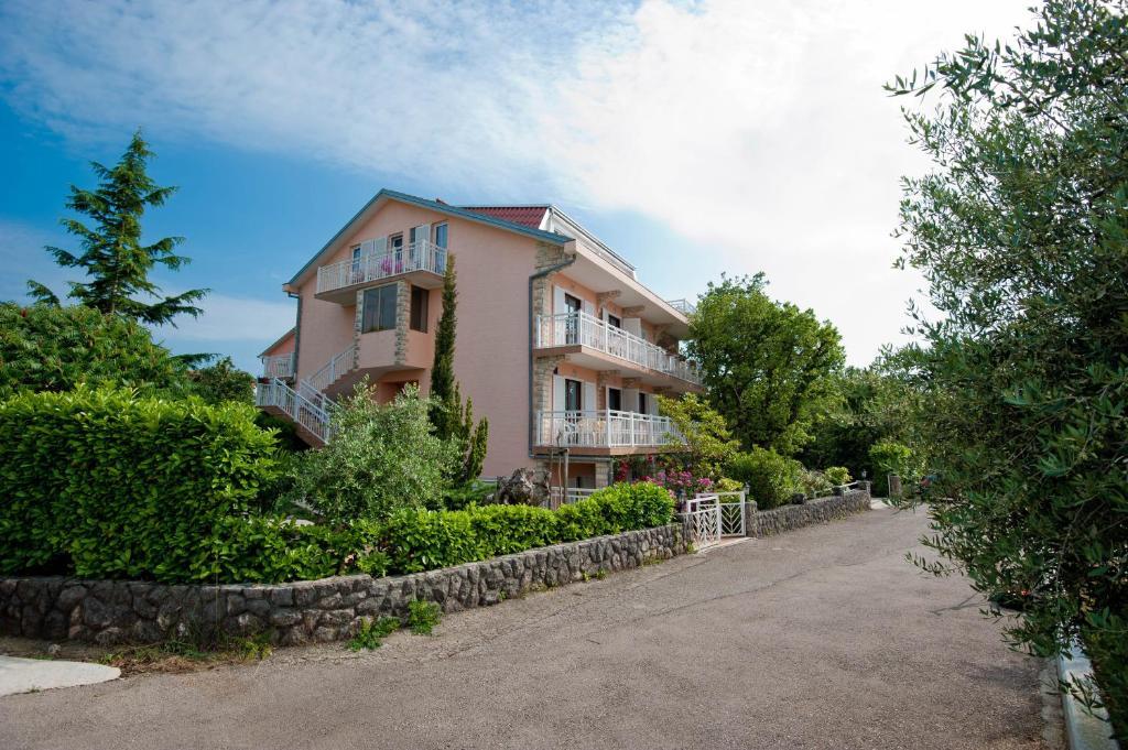 Apartments And Rooms Njivice Bilik gambar