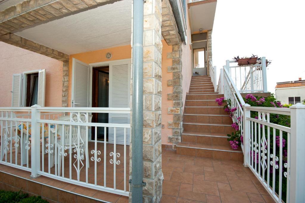 Apartments And Rooms Njivice Bilik gambar