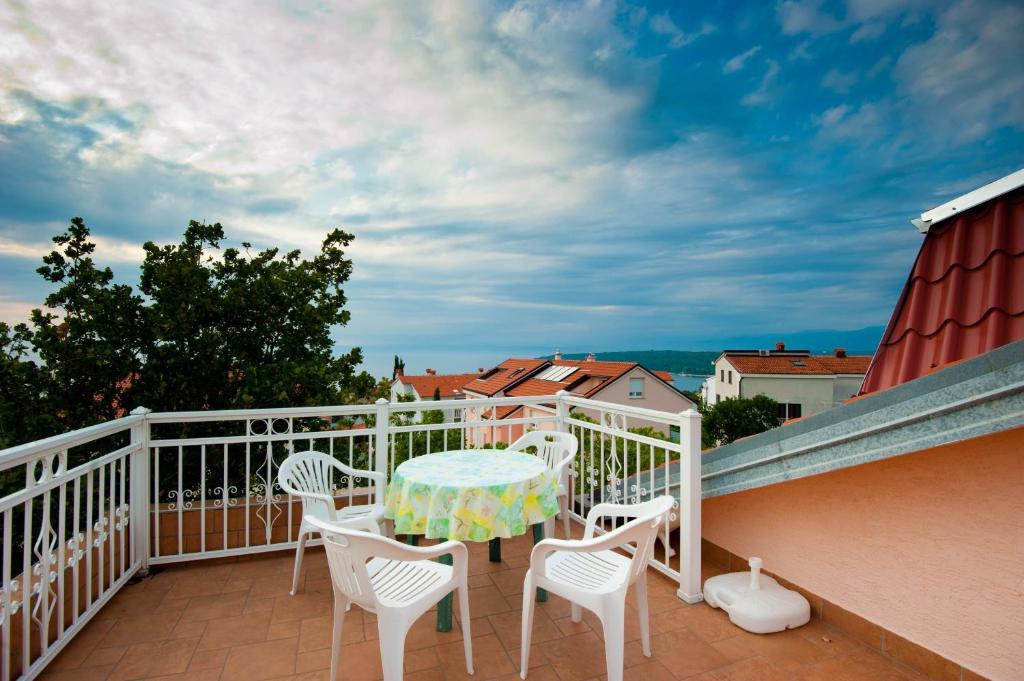 Apartments And Rooms Njivice Bilik gambar